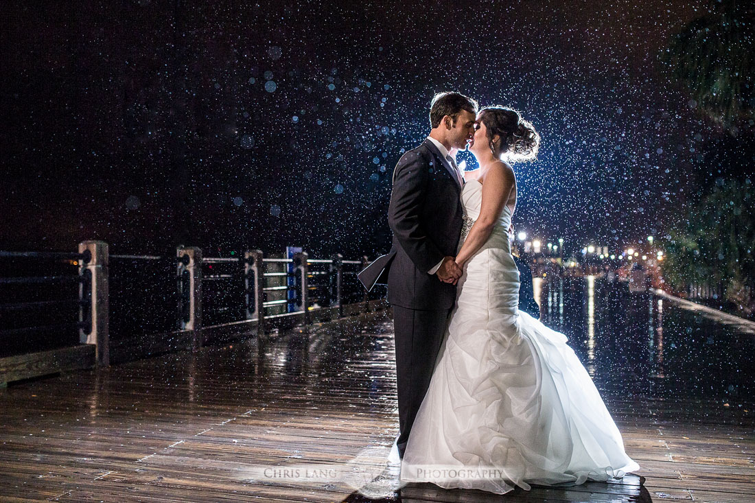 Wedding Picture - Bride & Groom - In the Rain - Wilmington Hilton RIverside - Wedding Picture Ideas - Wilmington NC Weddings - NC Weddig Photographers