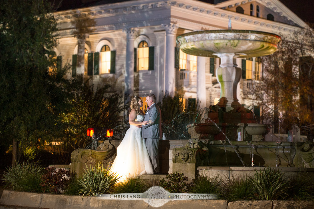 Nighttine-Wedding-Picture-Bride-Groom-Wedding-Photography-Ideas-inspiration-Wilmington-NC-Bellamy-Mansion