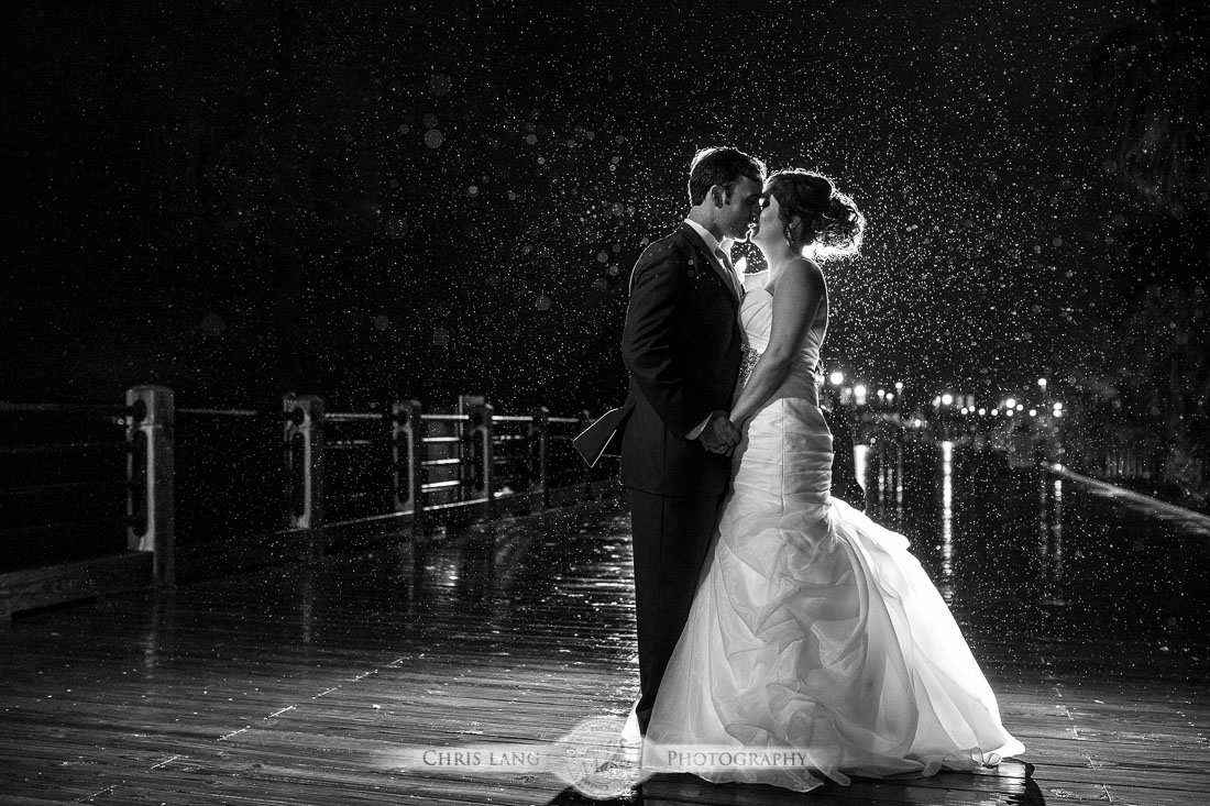 Nighttine-Wedding-Picture-Bride-Groom-Wedding-Photography-Ideas-inspiration-Wilmington-NC