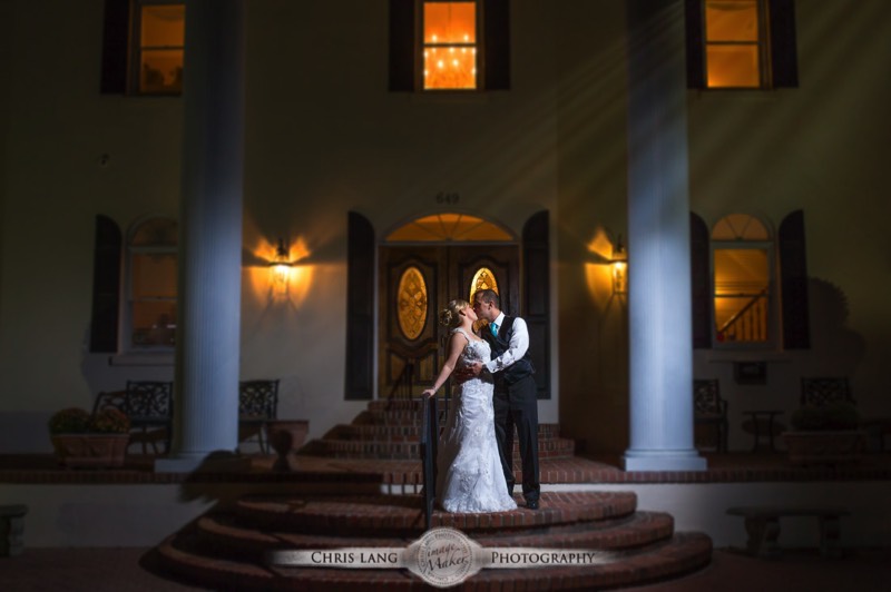 Nighttine-Wedding-Picture-Bride-Groom-Wedding-Photography-Ideas-inspiration-Wilmington-NC-Country-Club-Wedding