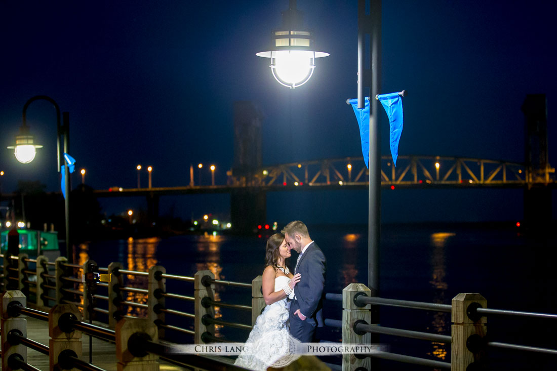 Nighttine-Wedding-Picture-Bride-Groom-Wedding-Photography-Ideas-inspiration-Wilmington-NC-Riverfront