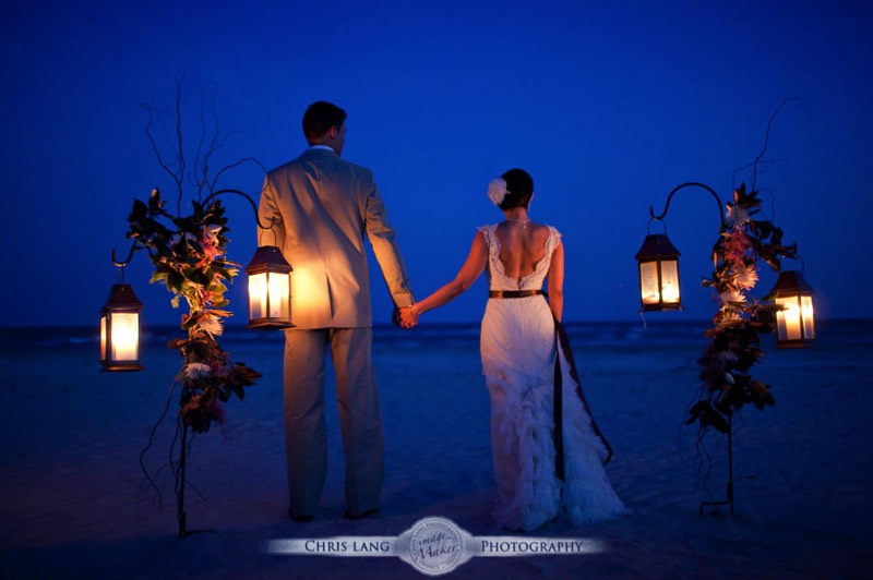 Nighttine-Wedding-Picture-Bride-Groom-Wedding-Photography-Ideas-inspiration-Wilmington-NC-Lanterns-Beach-Wedding