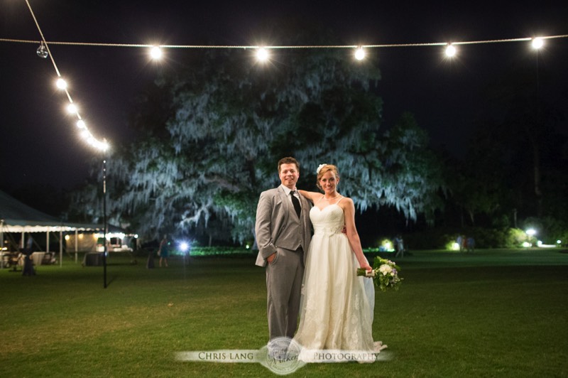 Nighttine-Wedding-Picture-Bride-Groom-Wedding-Photography-Ideas-inspiration-Wilmington-NC-Airlie-Gardens