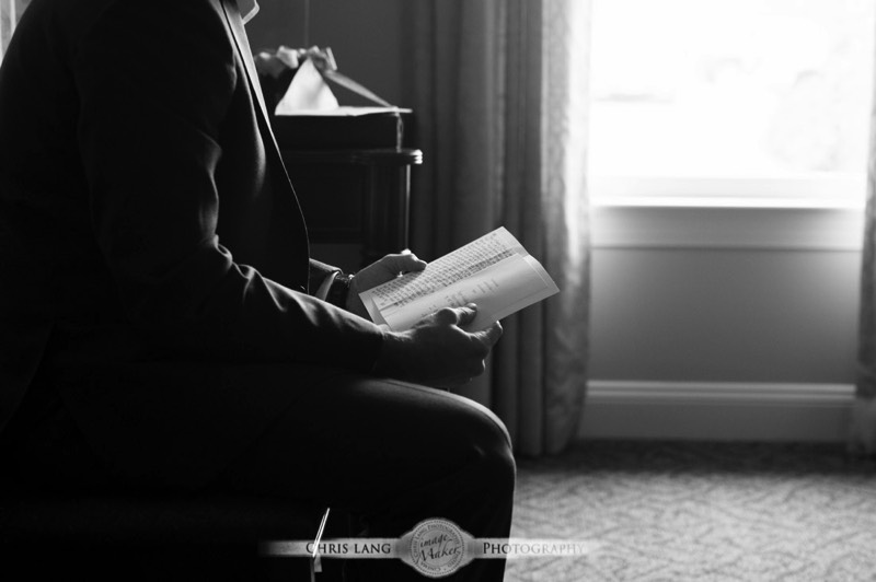 Black-and-White-Wedding-Photography-Pictures-Ideas-Inspiration-Love Letters-pre-wedding gift exchage