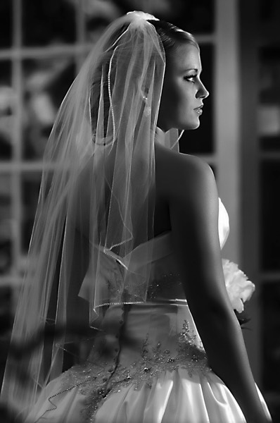 Fine-Art-Bridal-Photography-in-Black-and-White-Pictures-Ideas-and-Inspiration