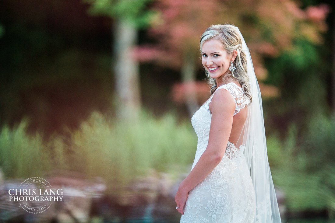 Arboretum bridal photo - bridal portrait photography - bridal portraits - bride - wedding dress - ideas - wilmington nc -