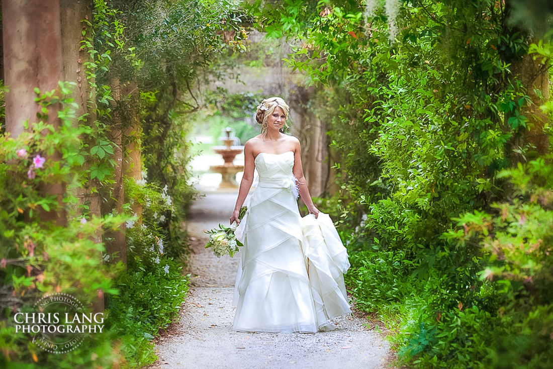 airlie gardens bridal photo - bridal portrait photography - photographers - bridal portraits - bride - wedding dress - ideas - wilmington nc