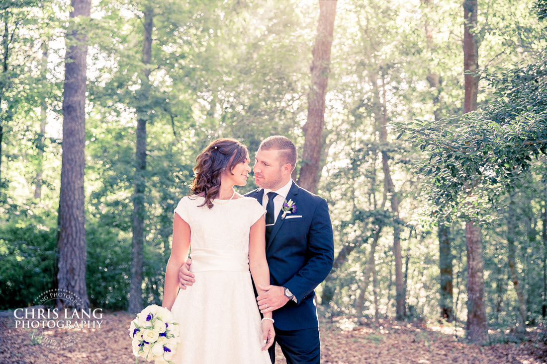 weddign couple at Old Brunswick Town - Southern Weddings
