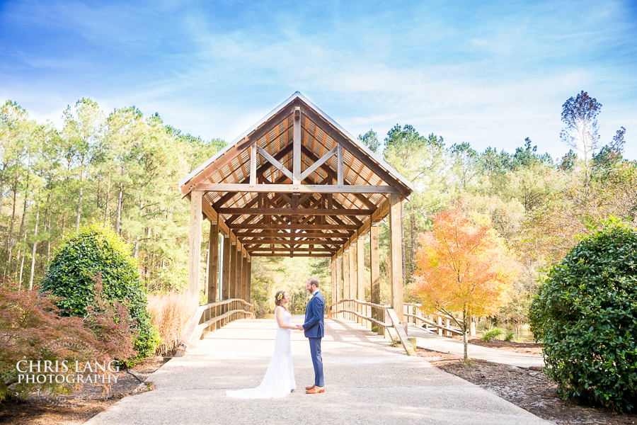 River Landing Wedding Photographers - The Covered Bridge