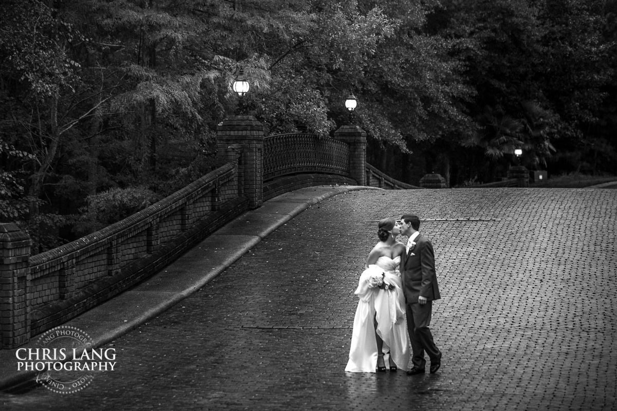 river landing brick bridge - bride & groom photo - bride & groom photo ideas - bride & groom photography - wilmington  nc wedding  wedding photography