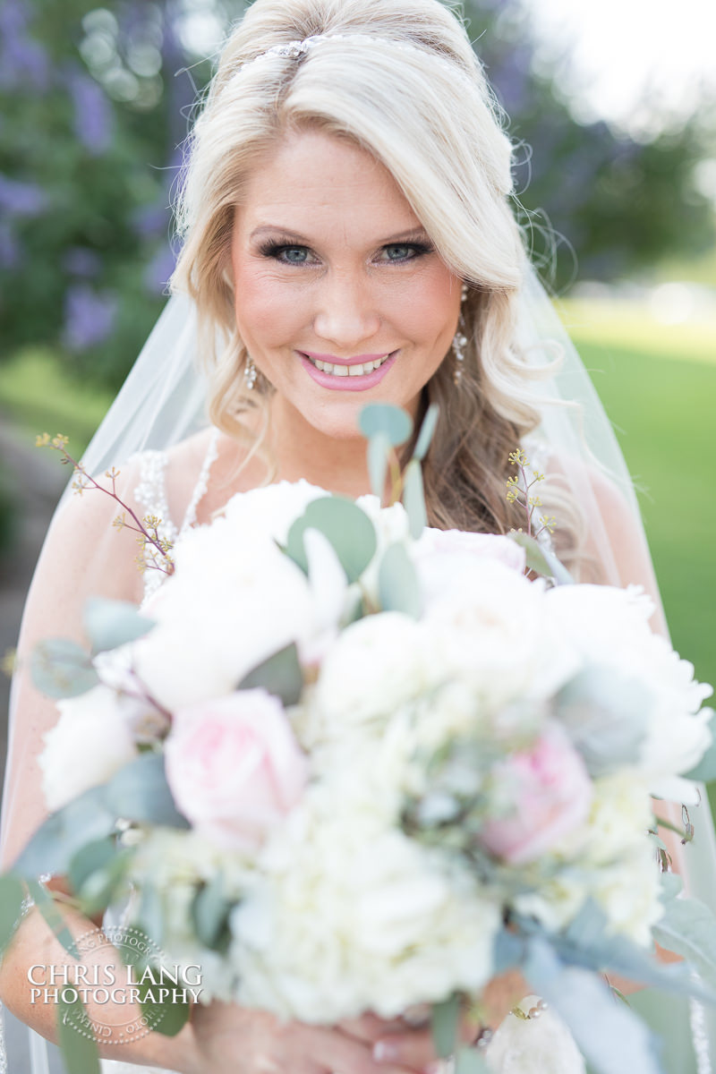 bride in airlie gardens - brides - photos - wedding dress - bridal ideas - wedding day - wilmington nc wedding photography