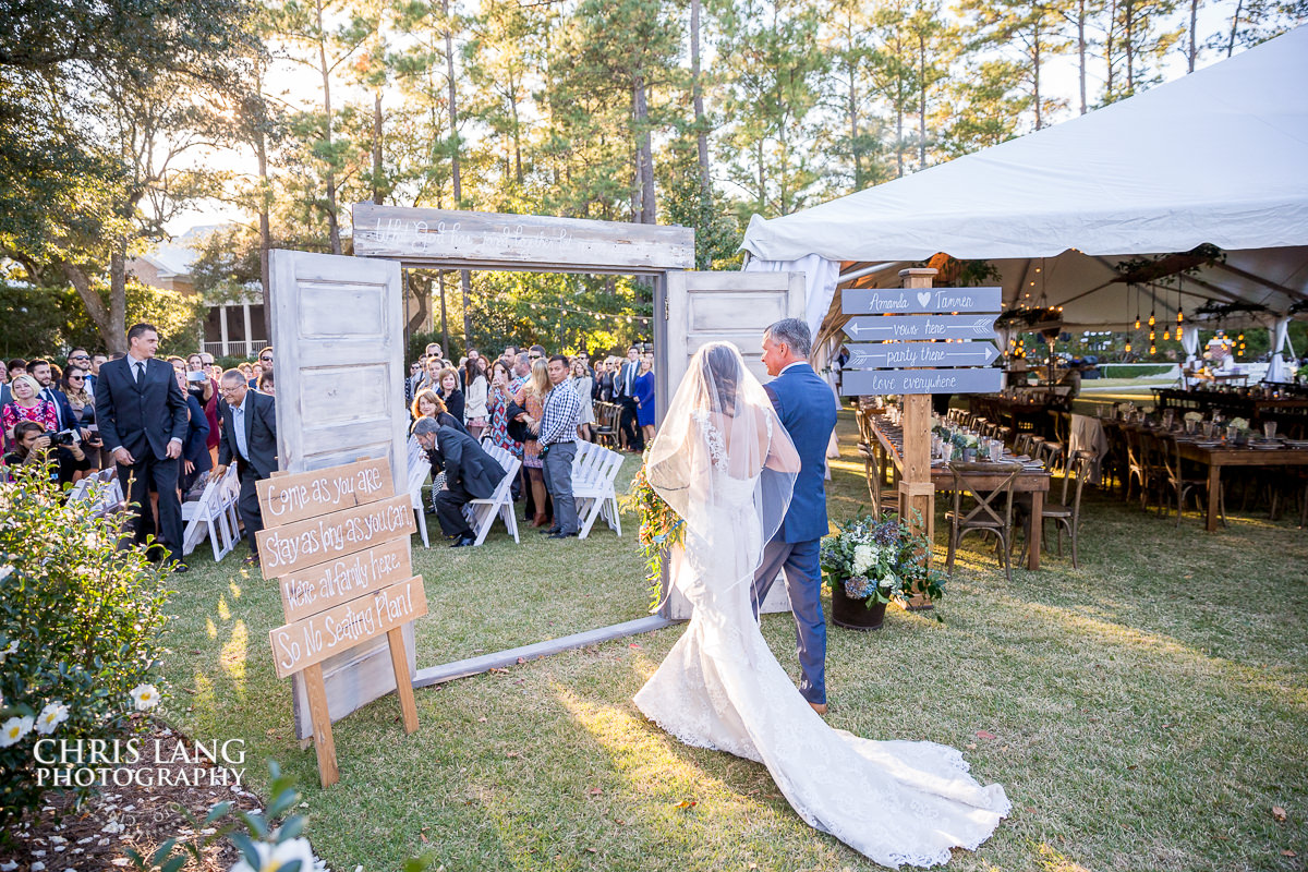 outdoor wedding photography - wedding ceremony photo - wedding ceremonies - bride - groom - bridal party - wedding ceremony photography - ideas