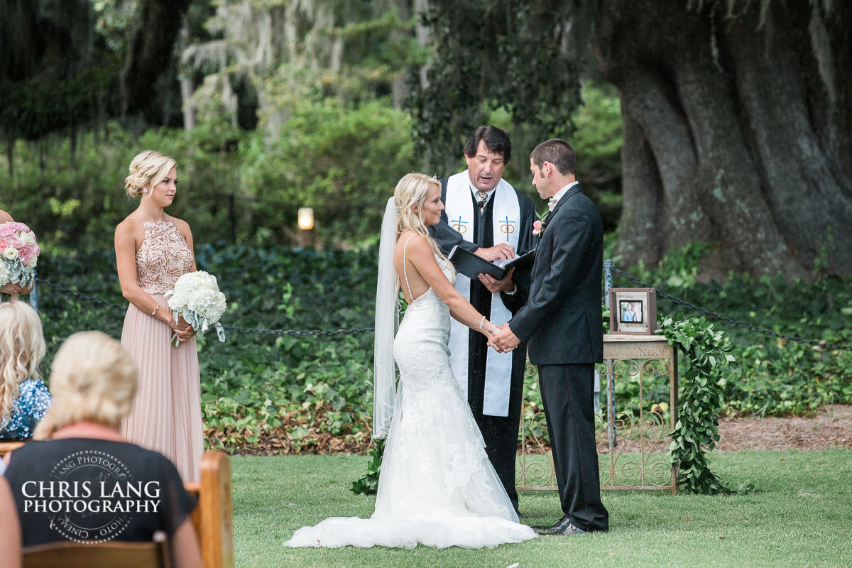 Wilmington NC Wedding Photography - Wedding ceremony photo - Wedding ceremonies - bride - groom - bridal party - wedding ceremony photography - ideas - Airlie Gardens