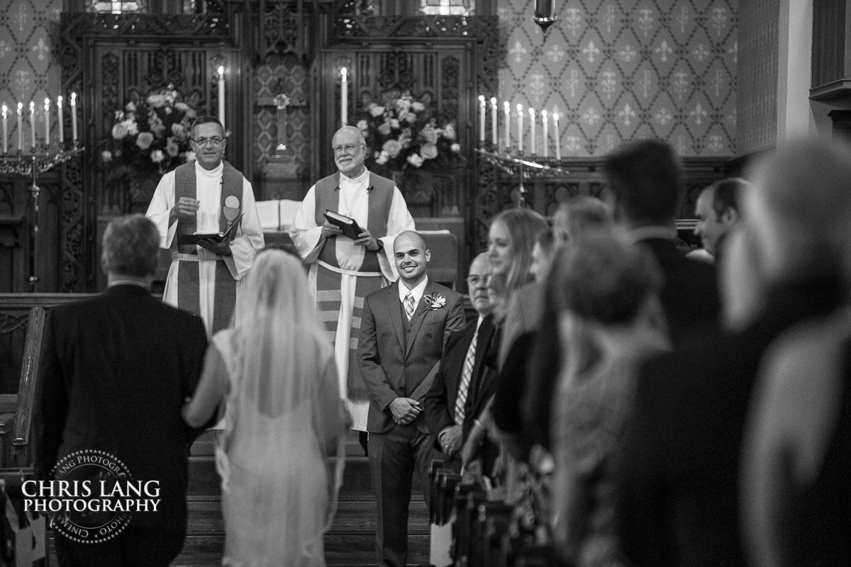 Grooms first look - Wedding ceremony photo - Wedding ceremonies - bride - groom - bridal party - wedding ceremony photography - ideas