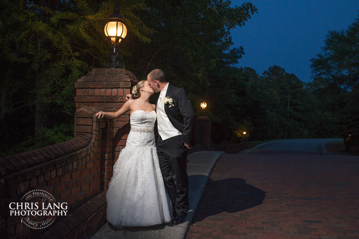 River Landing Wedding Photo -Bride & Groom kissing on bridge - wedding photography - night wedding photography - evening wedding photos- bride - groom - wedding photo ideas - 