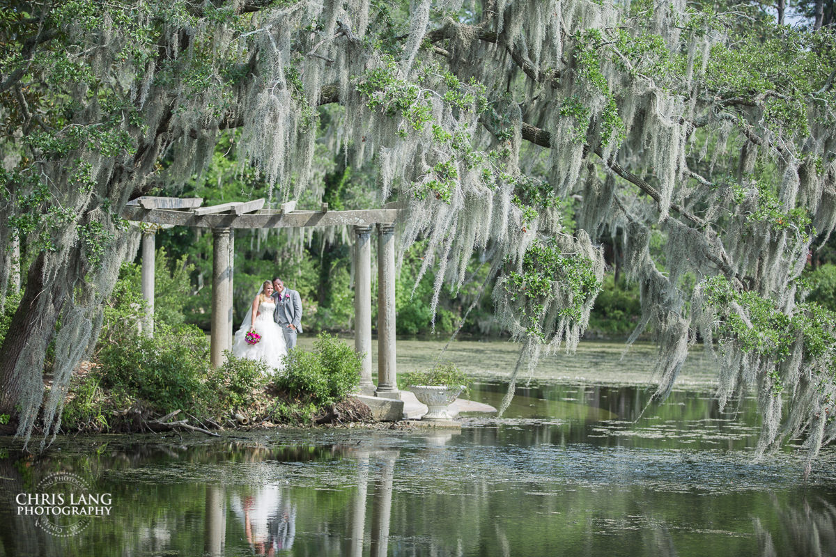 airlie gardens - wedding photo - bride & groom - garden wedding - places to get married in NC - wilmington wedding photography - wedding photo ideas - natural light wedding photography 