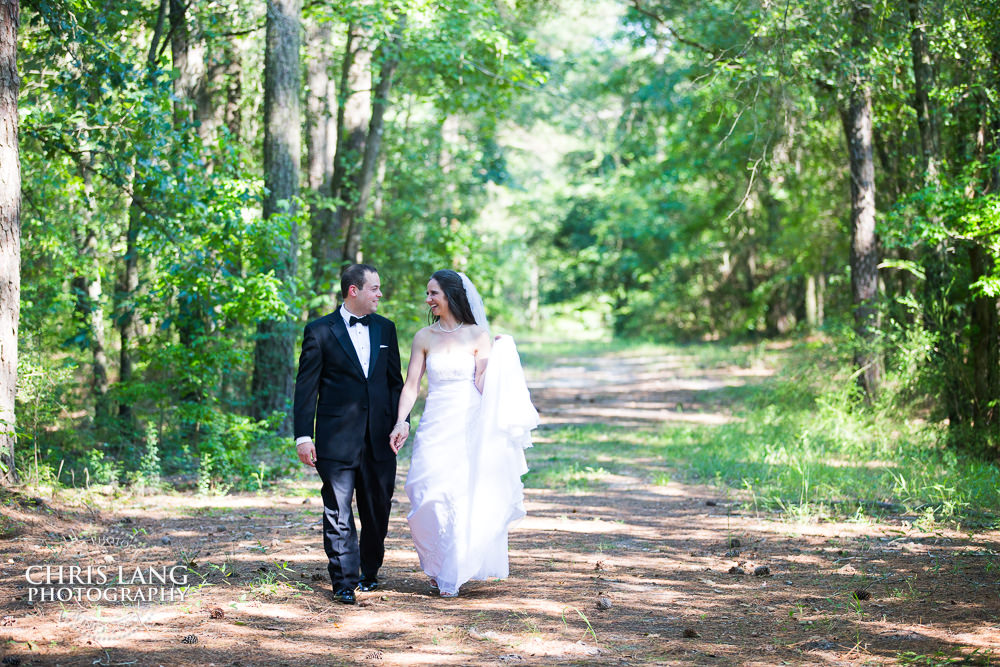 bride & groom walking down path - outdoor weddings - wilmington wedding photography - wedding photo ideas - natural light wedding photography 