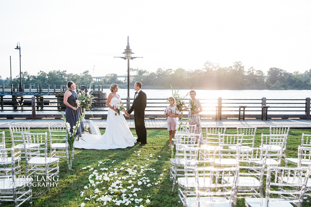 outdoor wedding at embassy suties by hilton - weddings - wilmington nc - wedding photography - bride & groom - cape fear riverfront - 